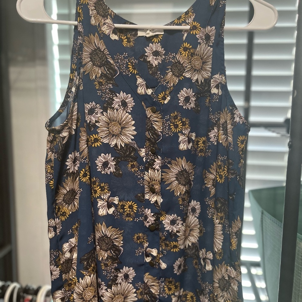 Maurices sleeveless button front blouse.